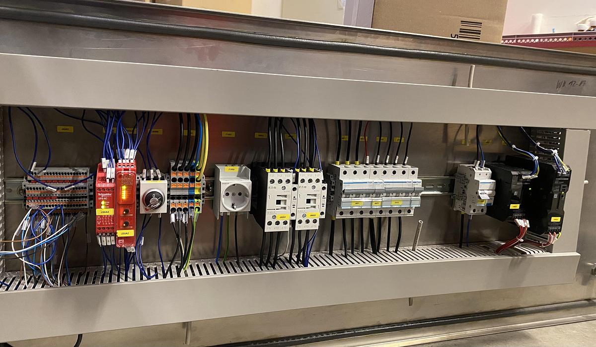 2025  LOWA GmbH Abfüll- und Verschließsysteme  Capping Machine  WK12-17