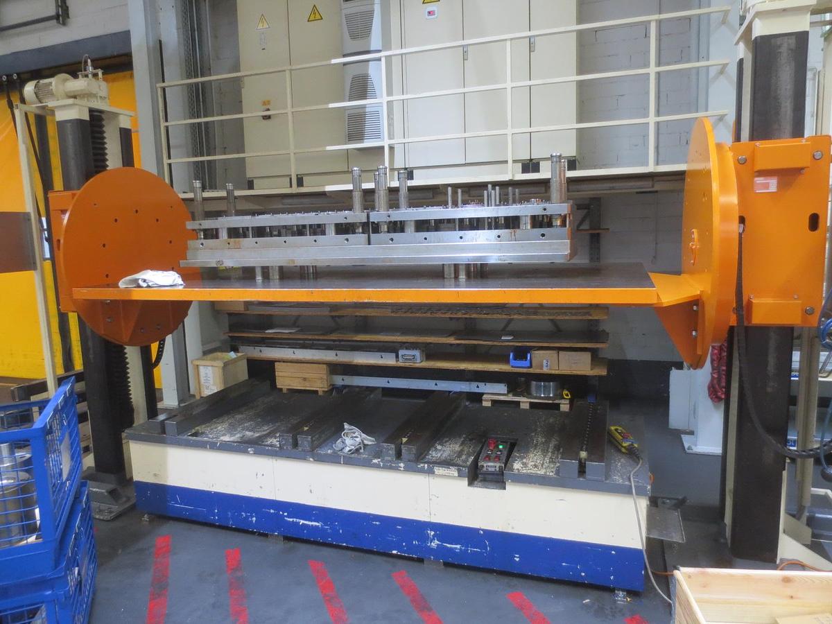 Used 2007 HYWEMA HDV / W – 3.5 Electromechanical Tool Lifting – Turning Device