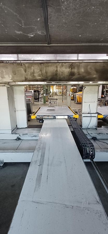 Used 2001 Maka KPF-335RT CNC Milling Machine,
