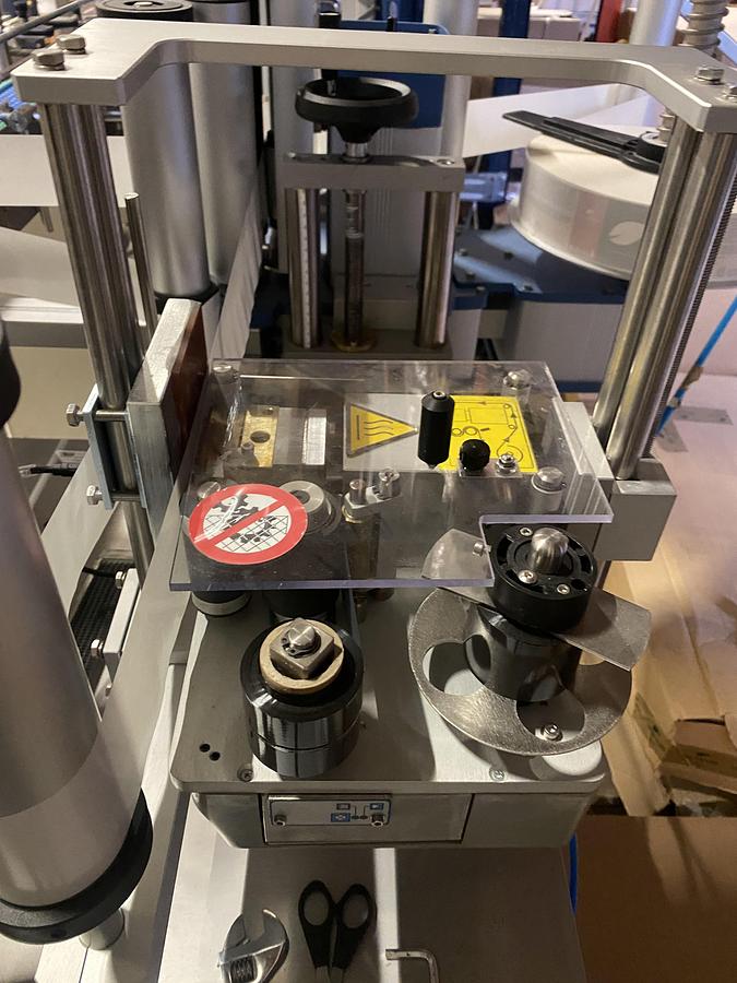 2025  LOWA GmbH Abfüll- und Verschließsysteme  Capping Machine  WK12-17