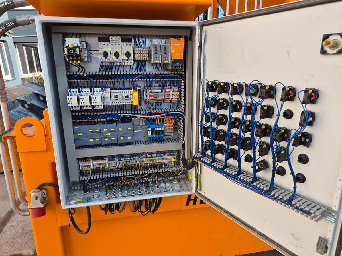 Used 2019 Husmann MP100TS Container Press including 3 Press Containers