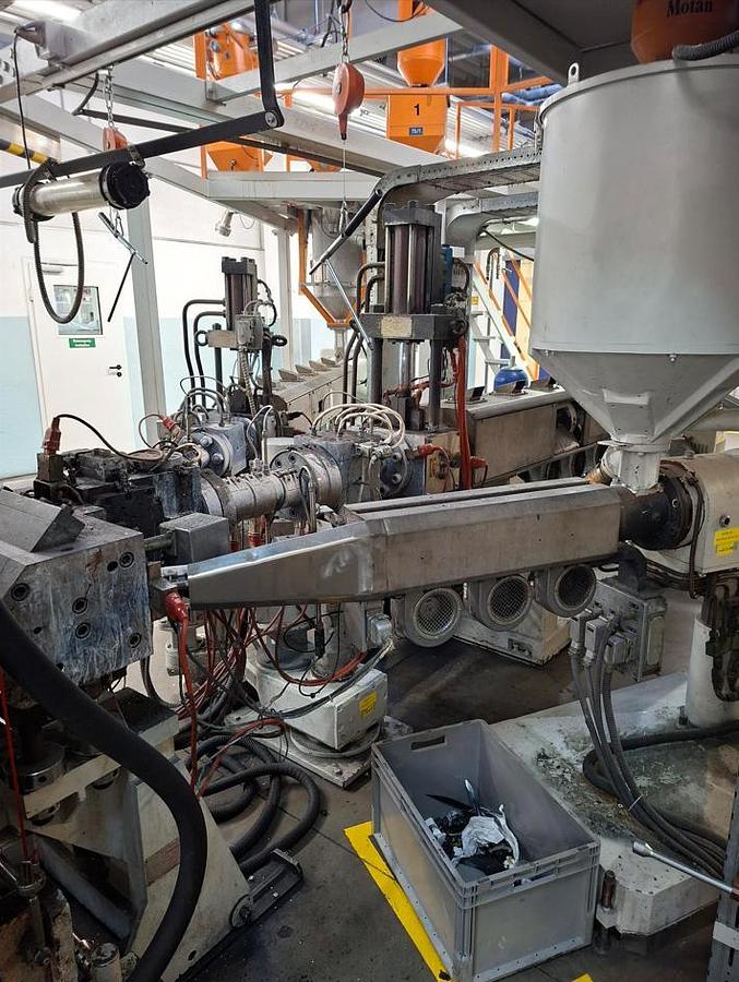 Used 1989 Omipa 90/75/35 Extrusion Line