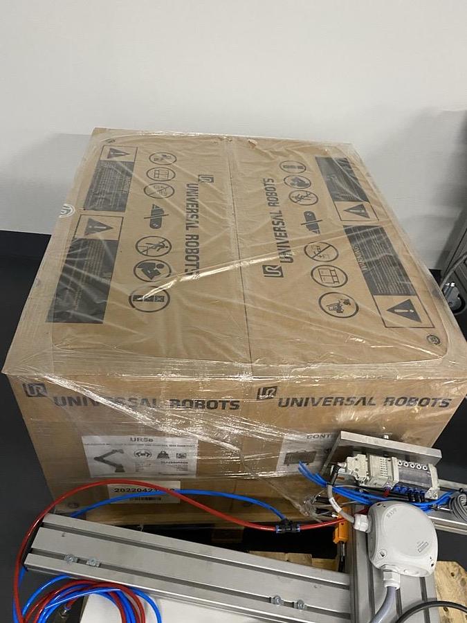 Used Universal Robots UR5e & UR10e Robot Package