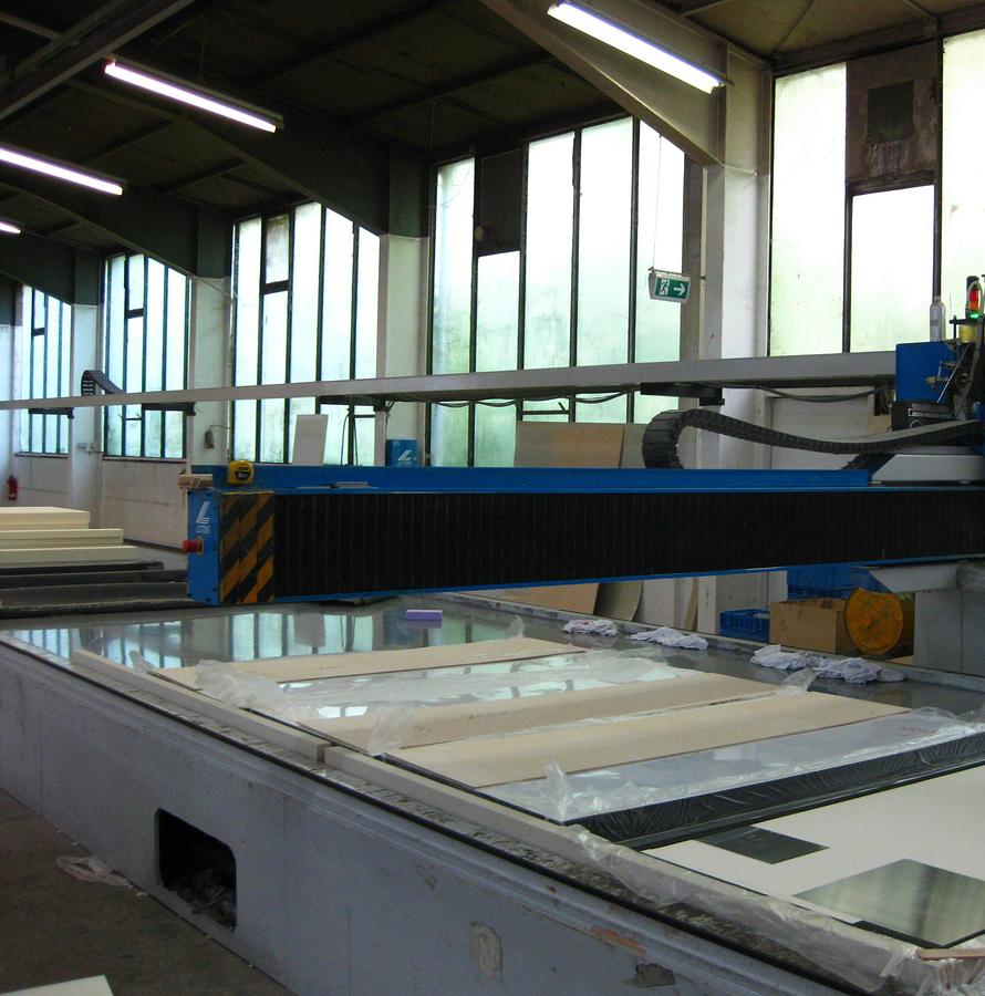 Used 2008 Lutzke Adhesive Bonding System