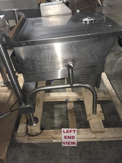 Used CLEVELAND RANGE #SGL-30T1, "POWER PAN" 30 GAL. NAT. GAS TILTING BRAISING PAN SKILLET (#817).