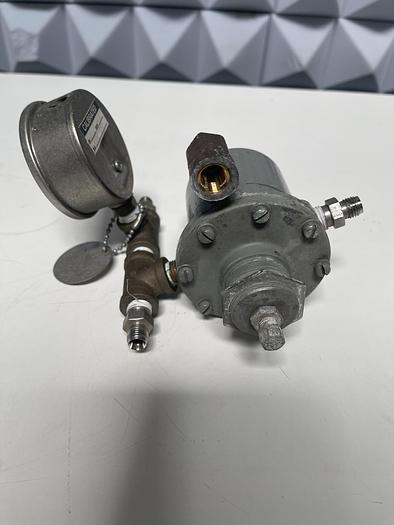 Used ITT ConoFlow GFH60XTKEX1G Filter Regulator w/ 0-1100PSI Gauge