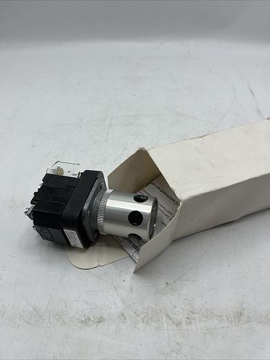 Allen Bradley 800T-QT24G Ser T