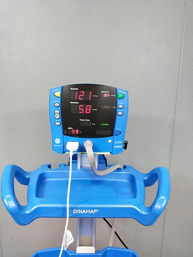 Gebraucht GE Carescape V100 Vitalparameter-Patientenmonitor auf Dinamap Rollstand