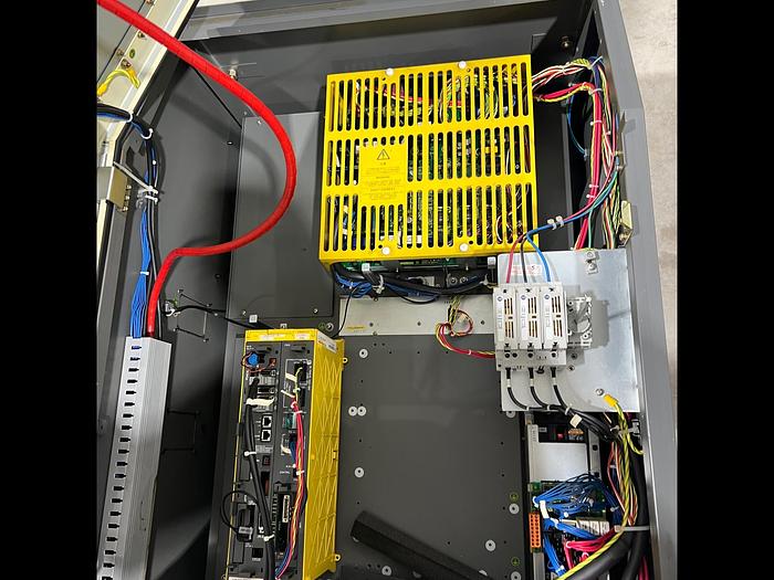 Used 2011 FANUC FANUC M10iA WITH R30iA CONTROLLER, TEACH PENDANT, AND CABLES