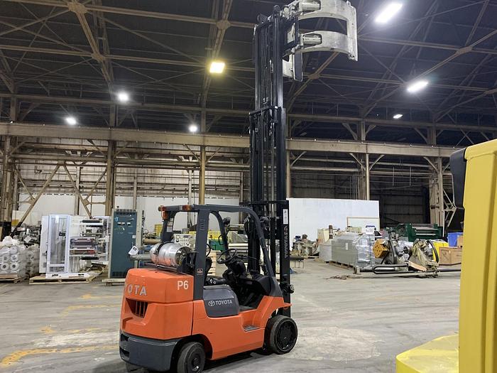 Used 8,000 POUND TOYOTA FORKLIFT MODEL 7FGCU35 WITH 63" CASCADE PAPER CLAMP