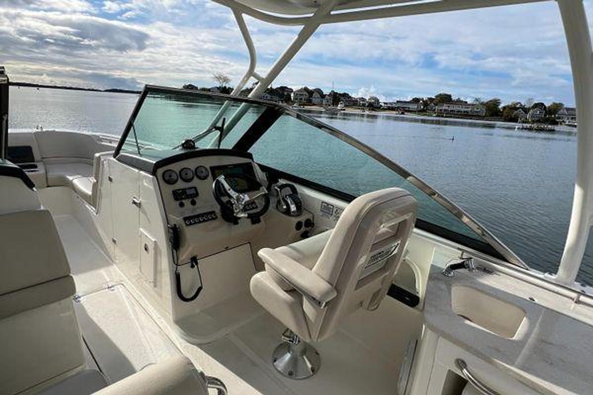 Used 2015 Boston Whaler 270 Vantage