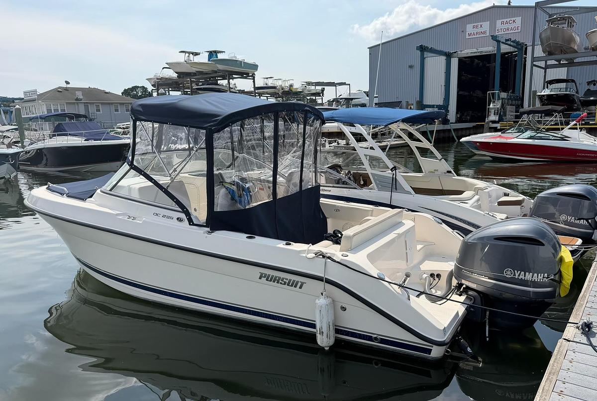 Used 2014 Pursuit DC235