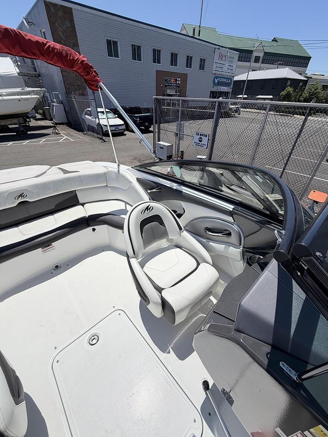 Used 2017 Monterey 224FS