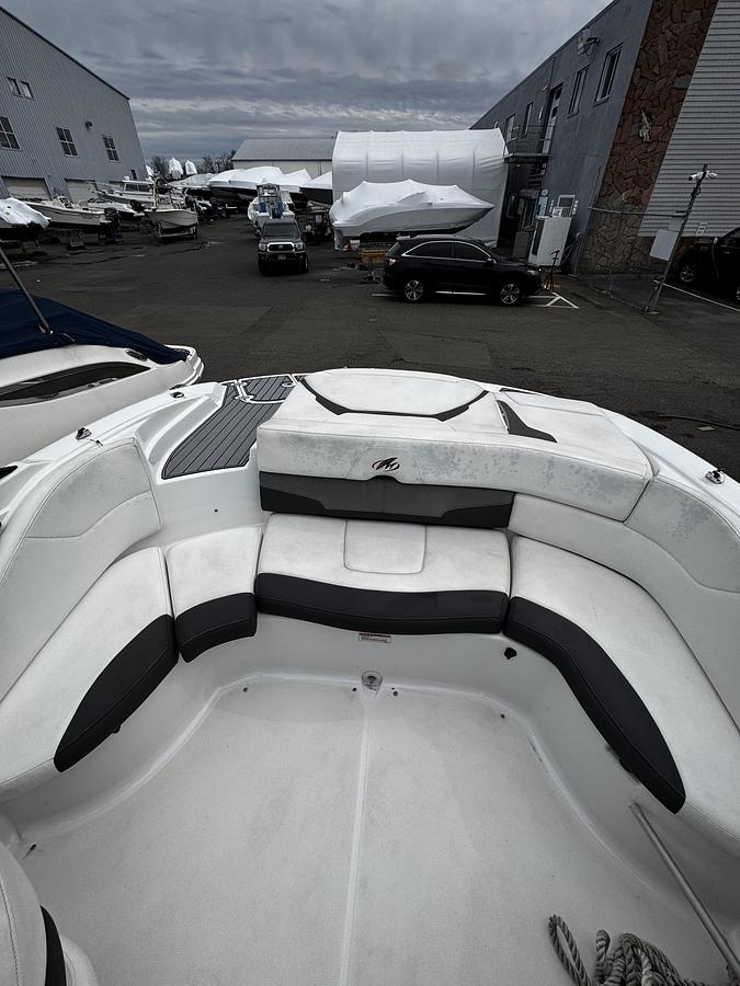 Used 2017 Monterey 224FS