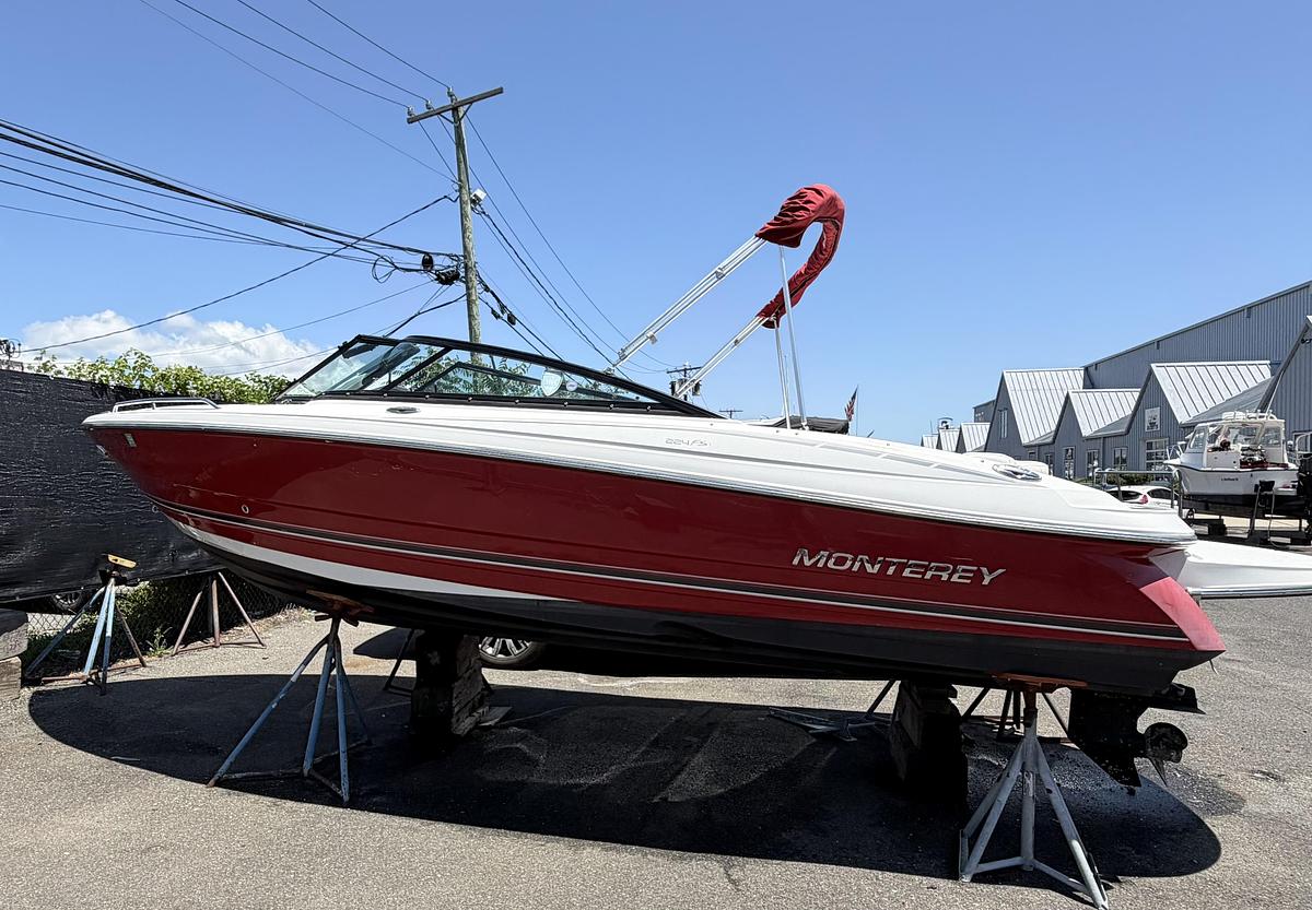 Used 2017 Monterey 224FS