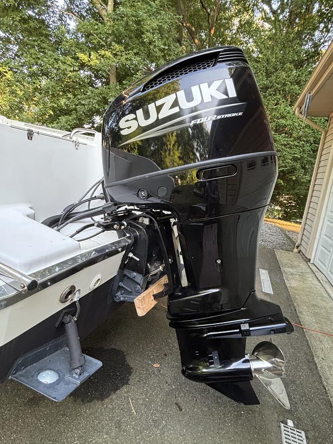 Used 2003 Robalo R230 with a 2022 Suzuki DF250 Outboard