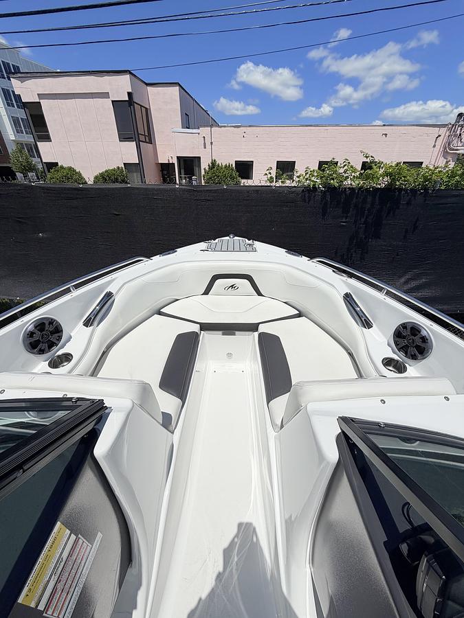 Used 2017 Monterey 224FS