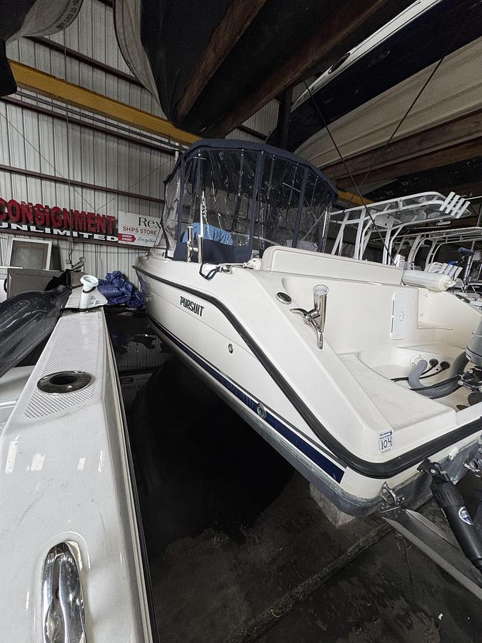 Used 2014 Pursuit DC235