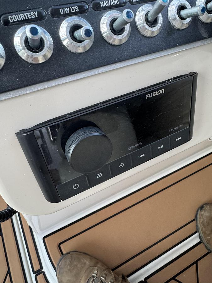 Used 2017 Boston Whaler 270 Vantage