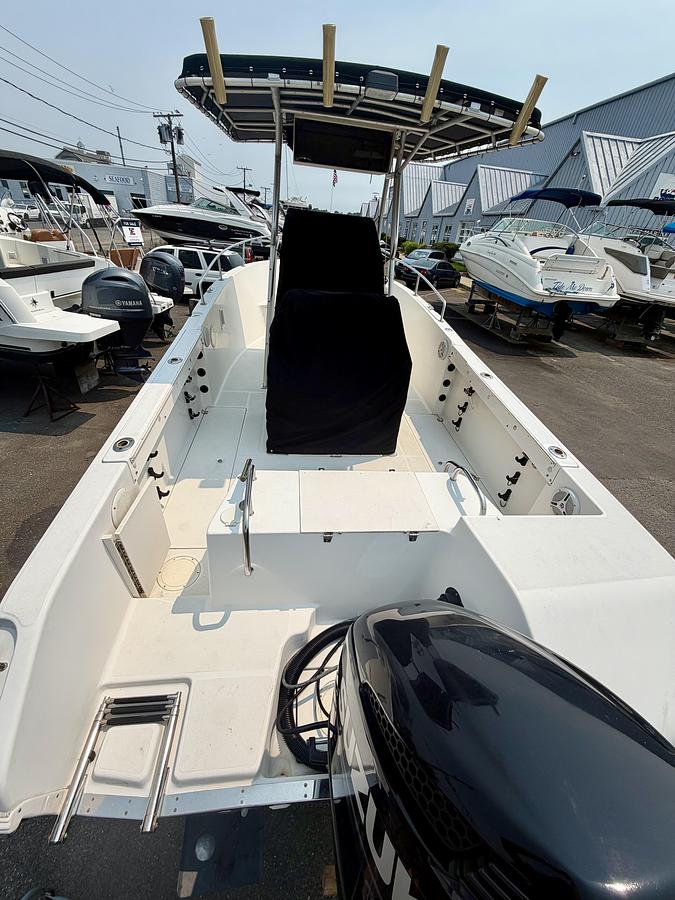 Used 2003 Robalo R230 with a 2022 Suzuki DF250 Outboard