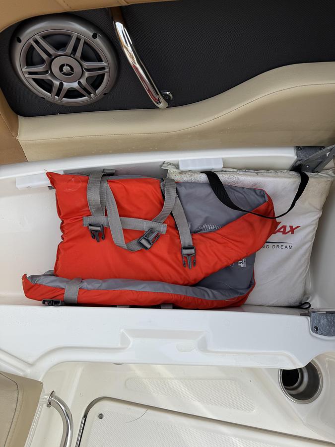 Used 2014 Sea Ray 220 Sundeck