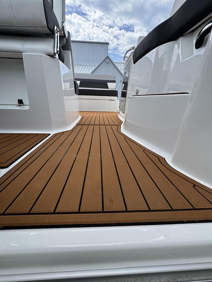 Used 2021 Monterey 295 Sport Yacht