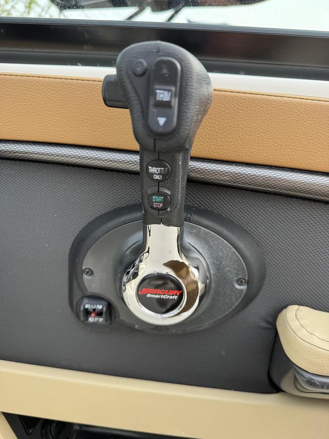 Used 2014 Sea Ray 220 Sundeck