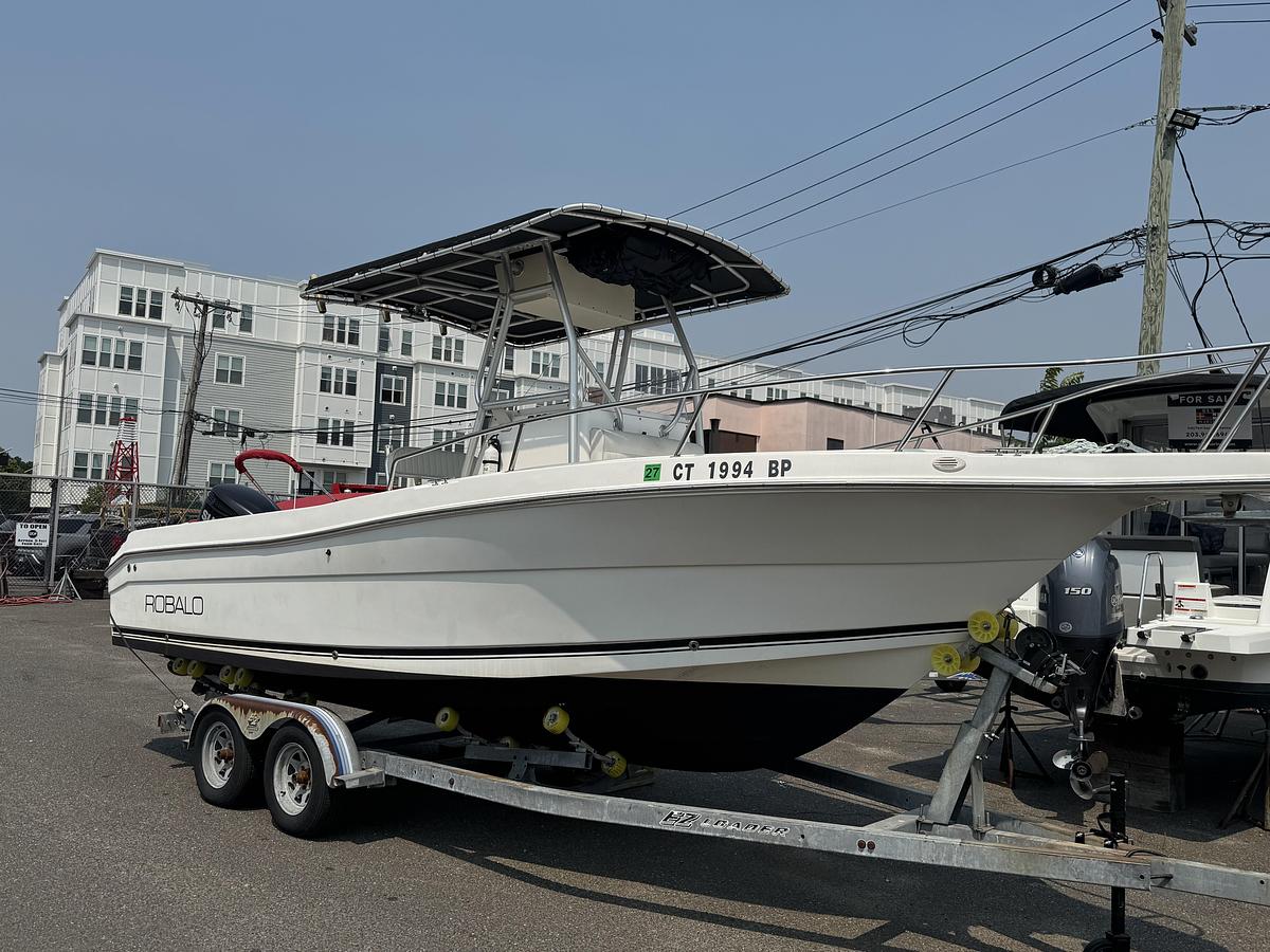 Used 2003 Robalo R230 with a 2022 Suzuki DF250 Outboard