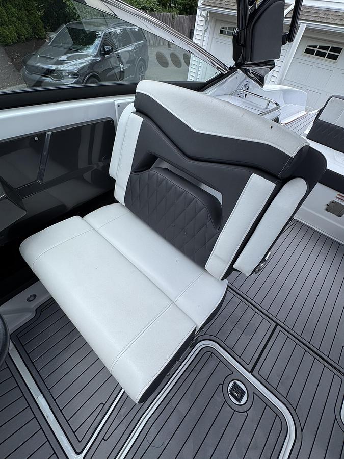 Used 2021 Monterey 305SS