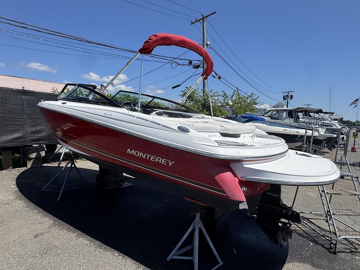 Used 2017 Monterey 224FS