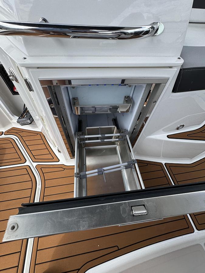 Used 2021 Monterey 295 Sport Yacht