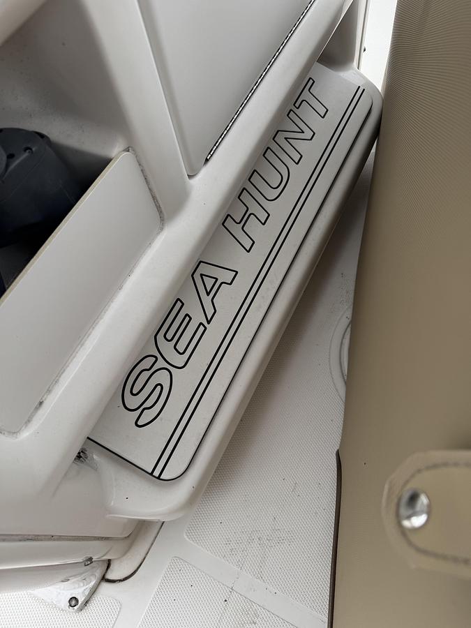 Used 2017 Sea Hunt Ultra 235 SE