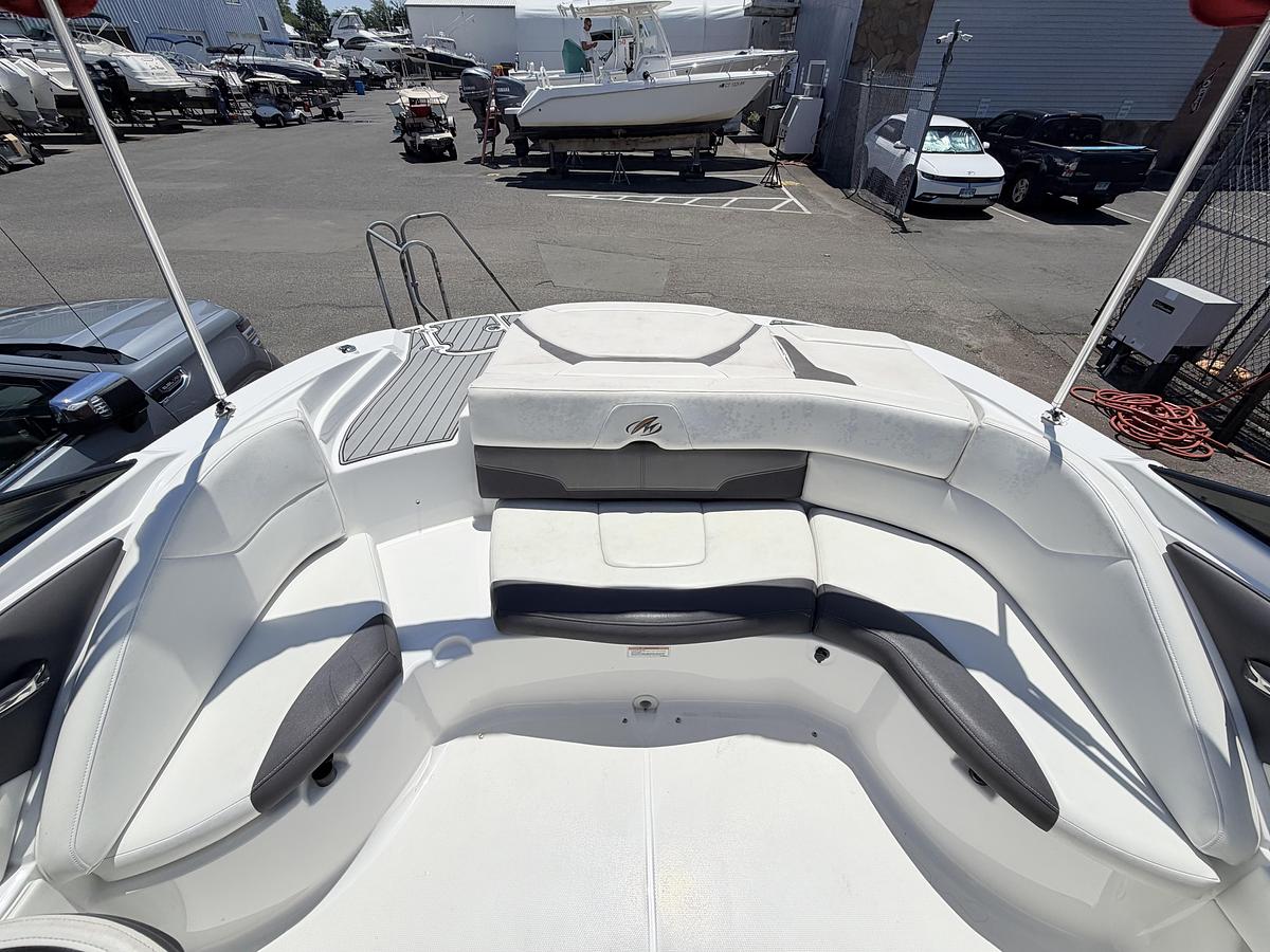 Used 2017 Monterey 224FS