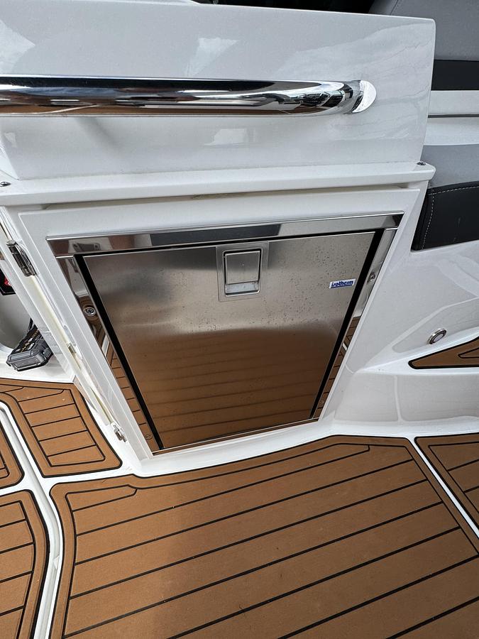 Used 2021 Monterey 295 Sport Yacht