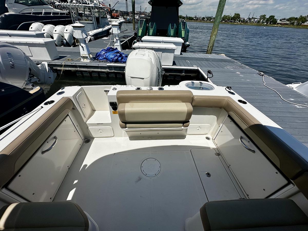 Used 2018 Sailfish 245DC