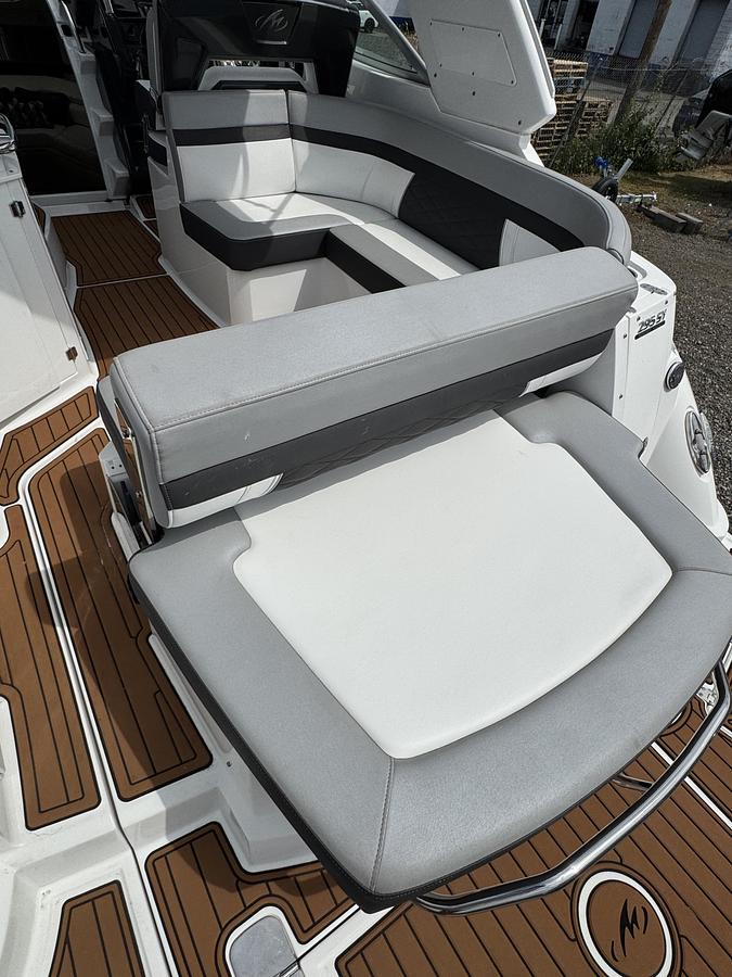 Used 2021 Monterey 295 Sport Yacht