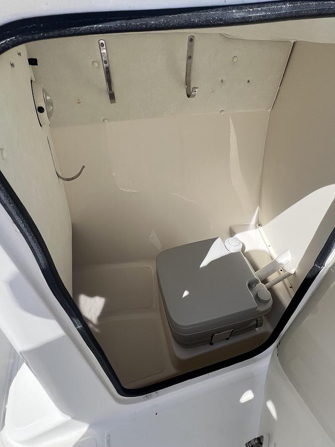 Used 2004 Boston Whaler 210 Ventura