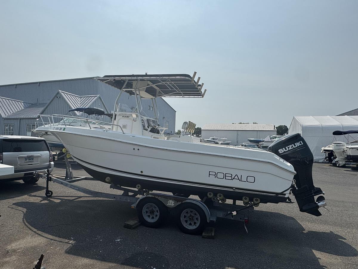 Used 2003 Robalo R230 with a 2022 Suzuki DF250 Outboard