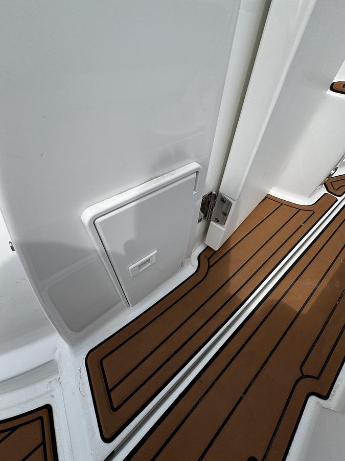 Used 2021 Monterey 295 Sport Yacht