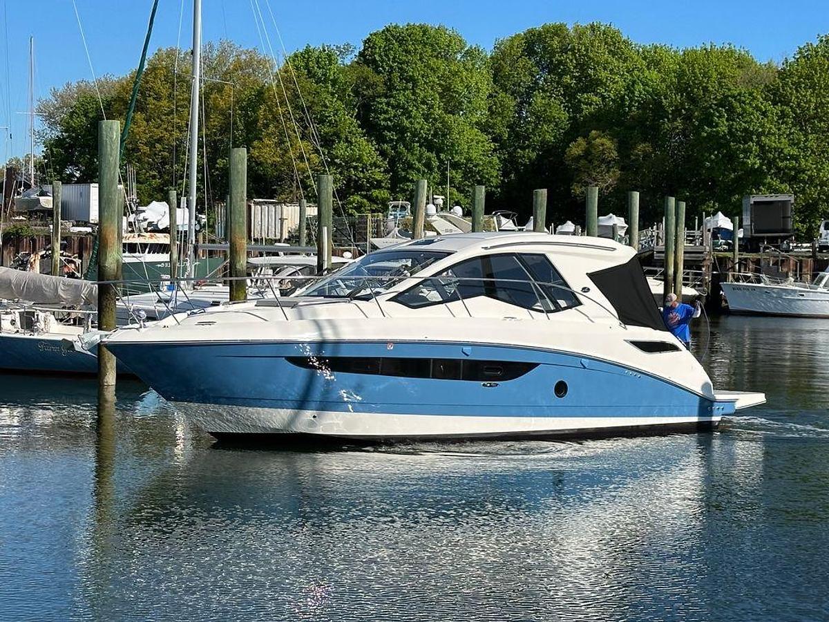 Used 2021 Sea Ray 350 Sundancer Coupe