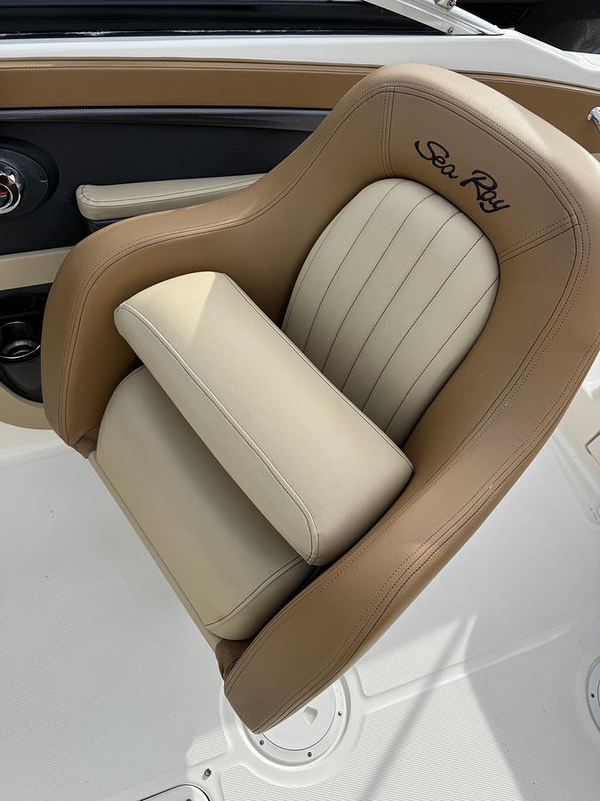 Used 2014 Sea Ray 220 Sundeck