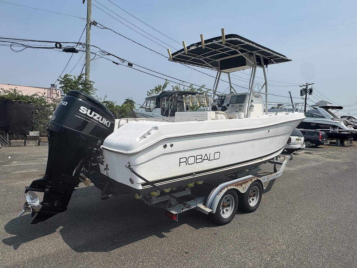 Used 2003 Robalo R230 with a 2022 Suzuki DF250 Outboard