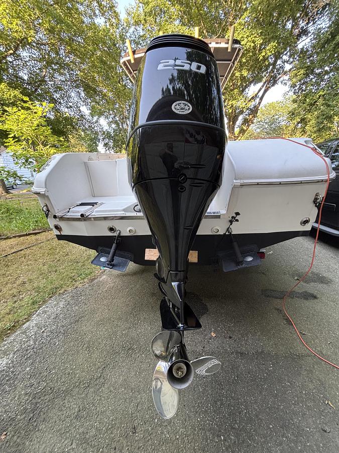 Used 2003 Robalo R230 with a 2022 Suzuki DF250 Outboard