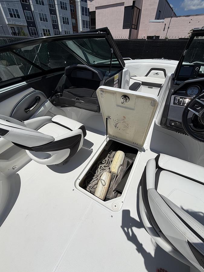 Used 2017 Monterey 224FS