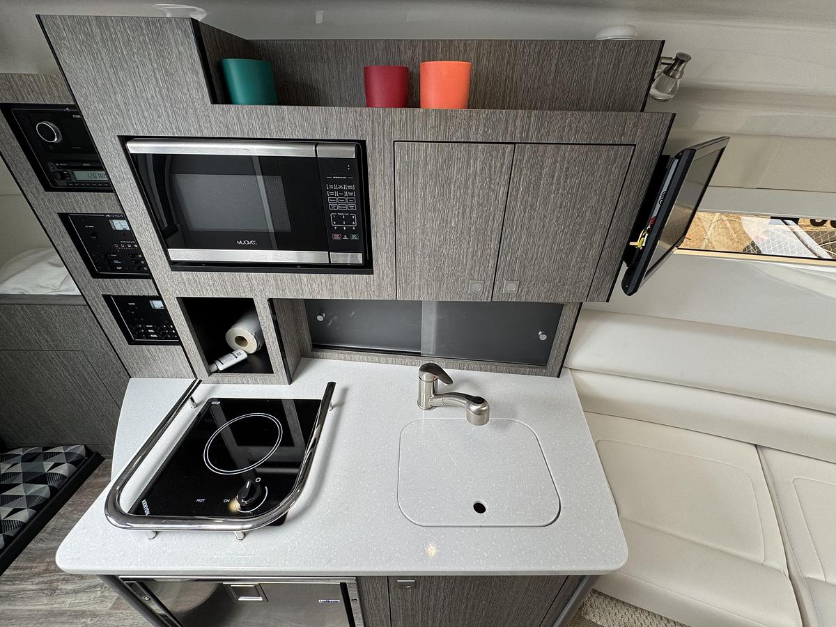 Used 2021 Monterey 295 Sport Yacht