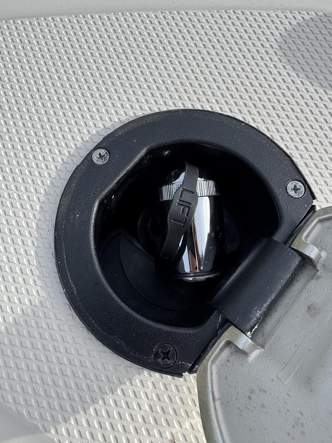 Used 2014 Sea Ray 220 Sundeck