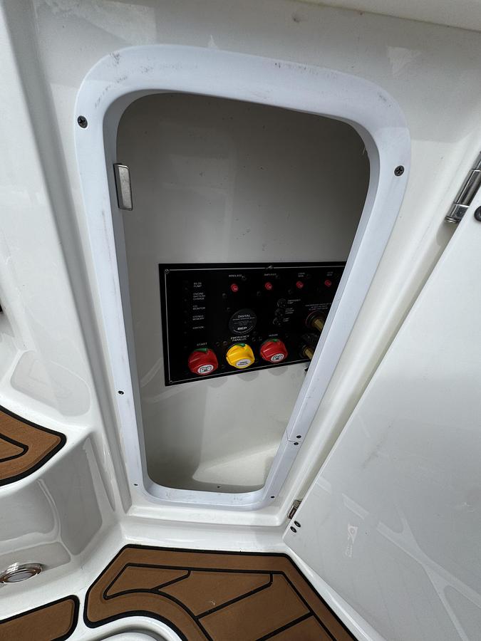 Used 2021 Monterey 295 Sport Yacht