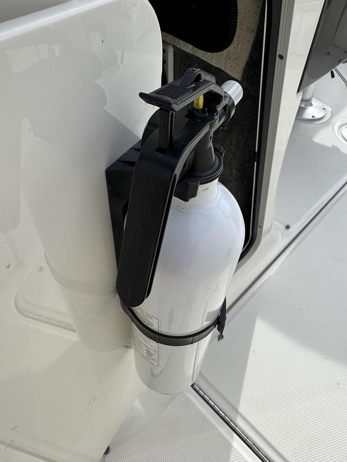 Used 2014 Sea Ray 220 Sundeck