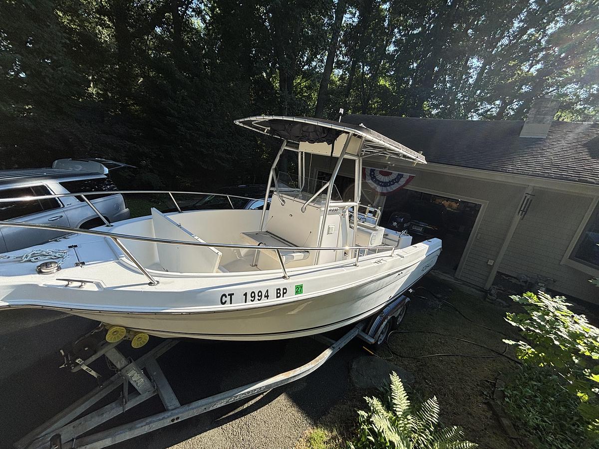 Used 2003 Robalo R230 with a 2022 Suzuki DF250 Outboard