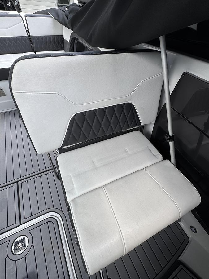 Used 2021 Monterey 305SS